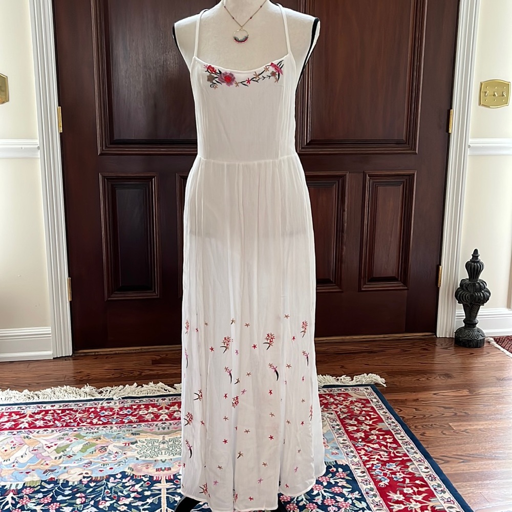 RAGA Boho White Gauzy Maxi with Floral Embroidery - Sz Med - NWT